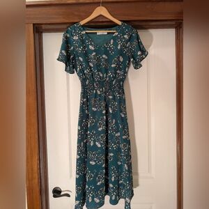 Chic Floral Midi Dress in Green